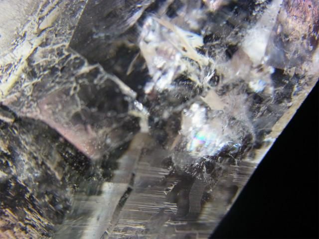 シガール産 ヒマラヤ水晶 独特の蝕像錐面、トライゴーニック