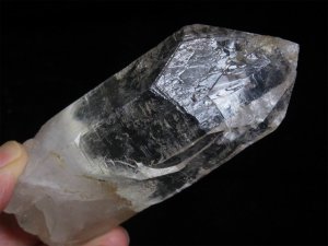 シガール産　ヒマラヤ水晶　独特の蝕像錐面、トライゴーニック
