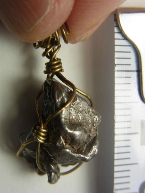 ギベオン隕石　ペンダント 鉄隕石 『ギベオン隕石ペンダント』| 東京書芸館公式通販ウェブサイト