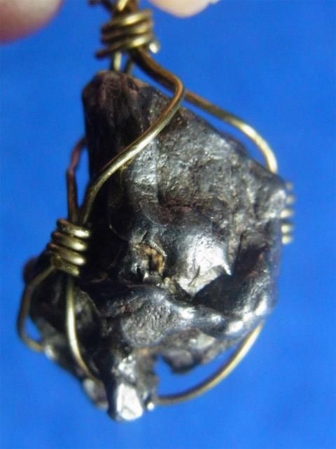 ギベオン隕石　ペンダント 鉄隕石 『ギベオン隕石ペンダント』| 東京書芸館公式通販ウェブサイト