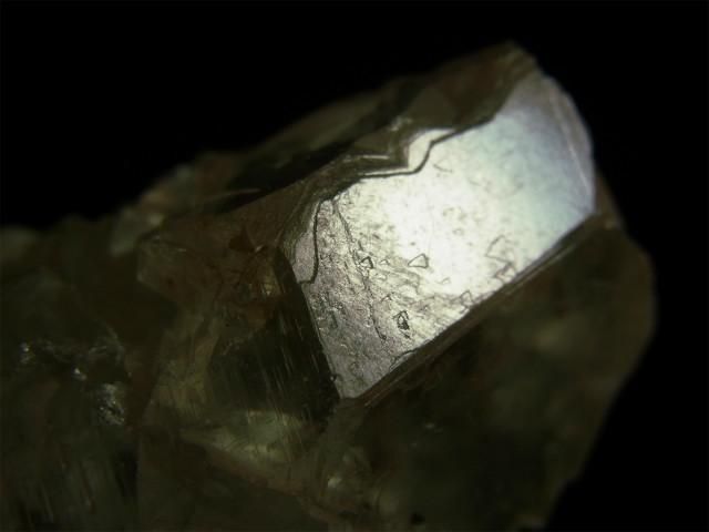 アイスクリスタル 両端にトライゴーニックとC面、C面に六角形の