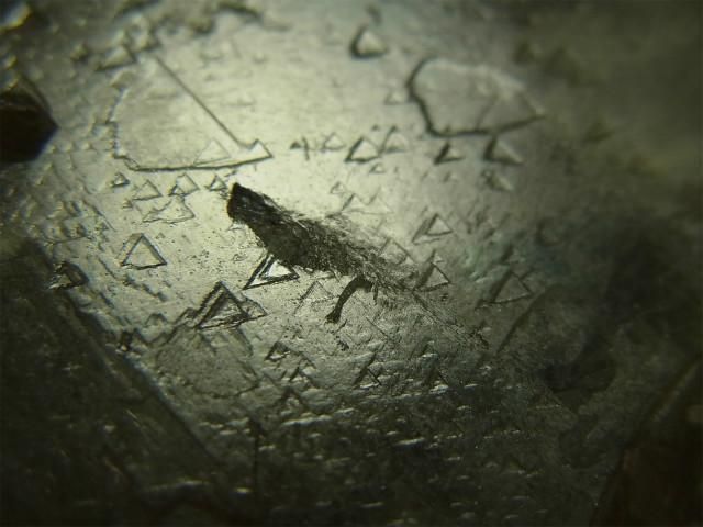 アイスクリスタル 両端にトライゴーニックとC面、C面に六角形の