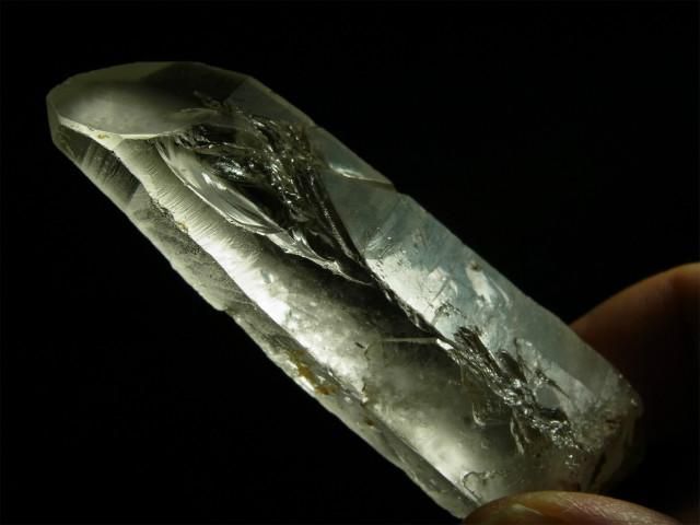 雷水晶・ライトニングクォーツ ウィンドウ、凄まじい雷の痕跡 - 水晶