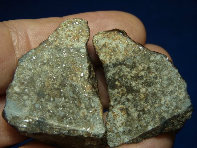 炭素を含んだ石質隕石 コンドライト ＮＷＡ８６９ ペア標本 - 水晶専門 