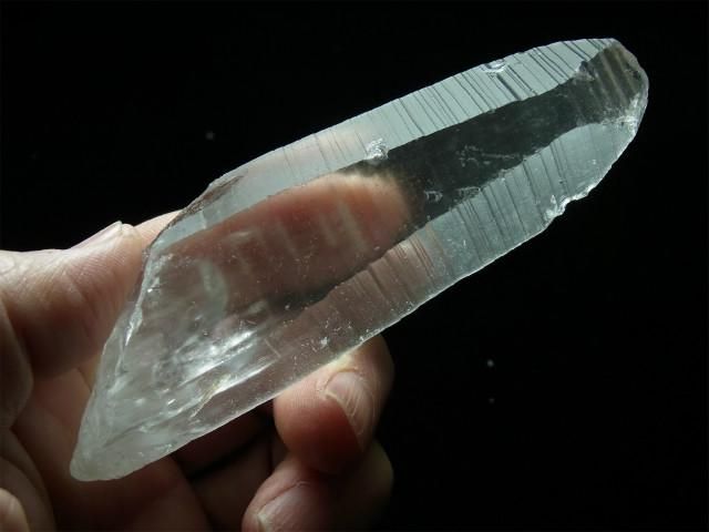 レムリアンシード、レムリアン水晶、カブラル産レムリアン水晶、レコードキーパー、逆三角形の窪み、レインボー水晶