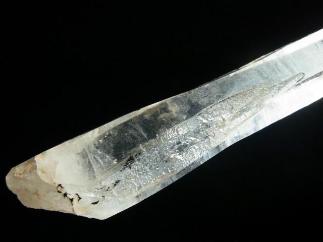 レーザー水晶 透明感と輝き、微細な円形〇蝕象模様 - 水晶専門店