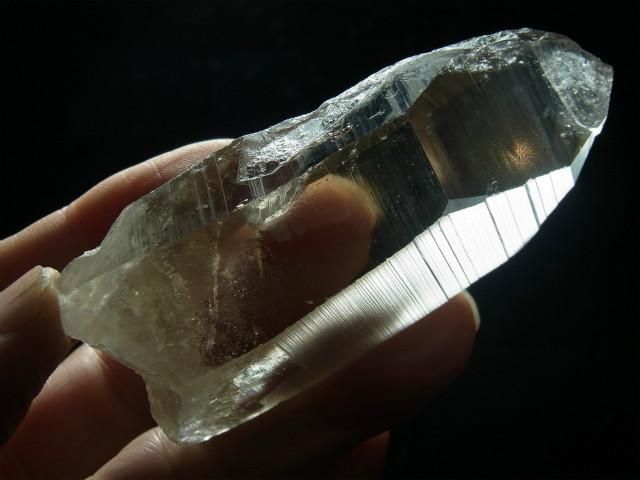 【匿名発送】クル渓谷産 ライトスモーキー水晶（セルフヒールド） 高品質]ブラジル産ゴールドルチルクォーツ丸玉/スフィア（直径