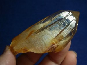 ガネーシュ・ヒマール産　ヒマラヤ水晶　ゴールデンヒーラー、オーラフレイム、レコード、逆三角形の窪み、ルチル針状結晶、カテドラル