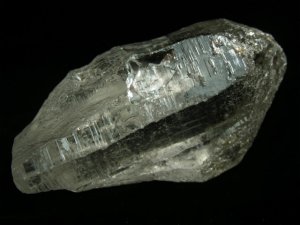 ガネーシュヒマール産ヒマラヤ水晶　クローライトによる蝕像水晶、グランドレコード、逆三角形の窪み▼、氷のような透明感