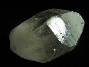 ガネーシュヒマール産ヒマラヤ水晶　グランドレコード、逆三角形の窪み▼、大きい右水晶X面