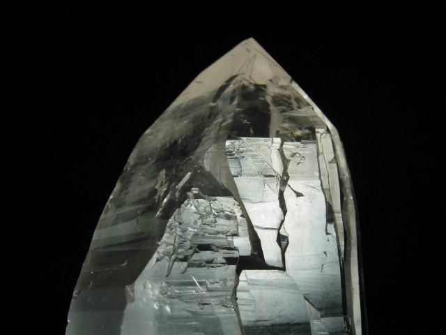 シガール産 ヒマラヤ水晶 カテドラル、ブラックルチル針入り