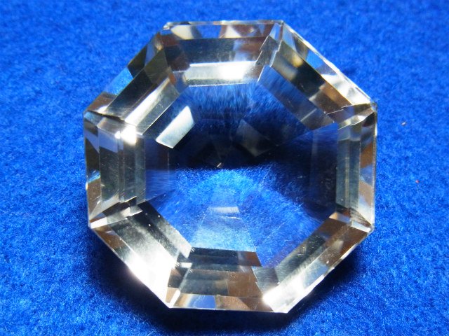 水晶 ダイヤモンドカット 1つ - 置物