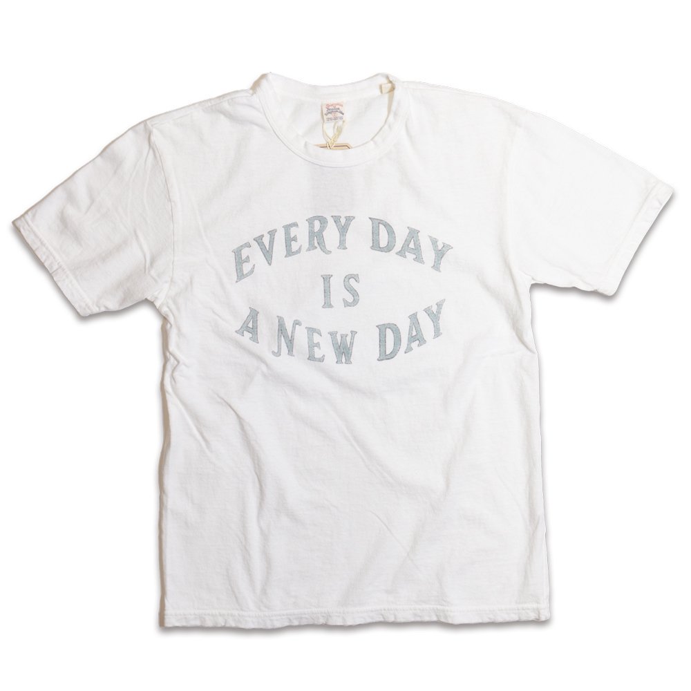 UES_652408_NEW DAY_WHITE<img class='new_mark_img2' src='https://img.shop-pro.jp/img/new/icons9.gif' style='border:none;display:inline;margin:0px;padding:0px;width:auto;' />