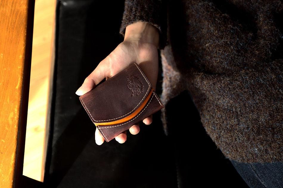 オーダー品　コンパクト財布　左利き仕様　ブライドルレザー 左利きのあなたへ！左利き専用のミニ財布を革職人がハンドメイド