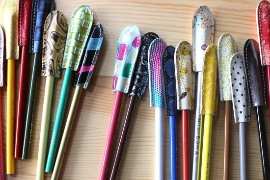本革製のレザー文具】革の鉛筆キャップ 【アソートカラー3つセット