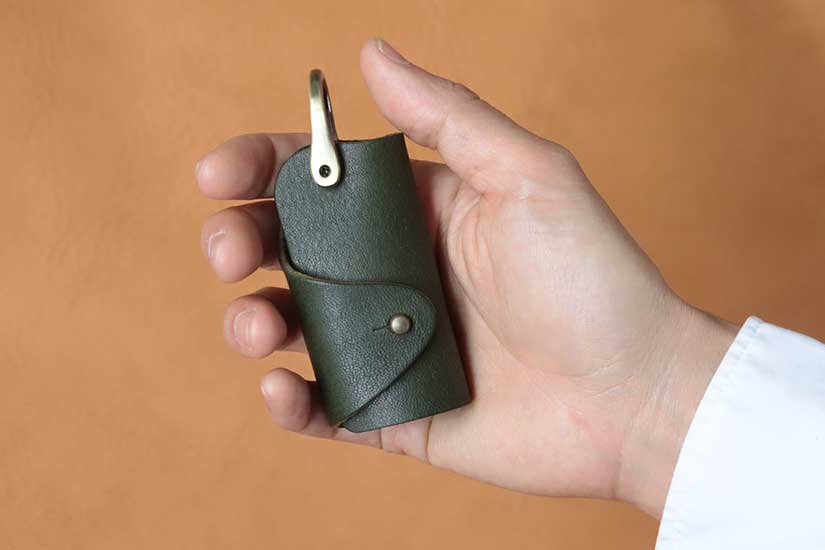 小さい スマート キー ケース 栃木レザー Oil ヌメシリーズ オイルキャメル」 家の鍵 車の鍵 革 ヌメ革