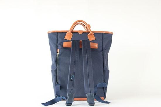 「ヴァーチャルトリップ×クアトロガッツ コラボ バックパック ネイビー×キャメル Lサイズ」リュック ビジネスバック デイパック 「ヴァーチャルトリップ×クアトロガッツ コラボ バックパック ネイビー×キャメル Lサイズ」リュック ビジネスバック デイパック