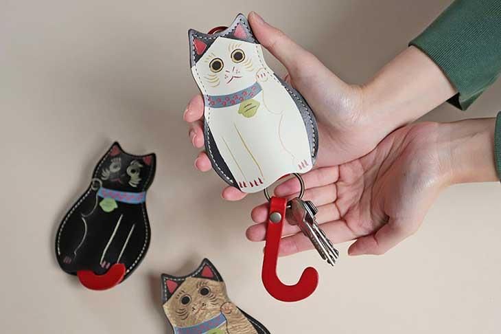 猫のうしろすがたをしたキーケース「招き猫 黒猫 」栃木レザー 猫のうしろすがたをしたキーケース「招き猫 黒猫 」栃木レザー