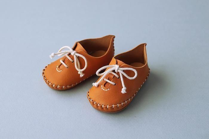 手縫いで作る「革のファーストシューズ キット 栃木レザー