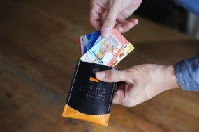 ちょっと賢いカードケース - 小さい財布の小さいふ。クアトロガッツ 