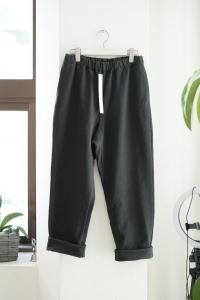 <img class='new_mark_img1' src='https://img.shop-pro.jp/img/new/icons2.gif' style='border:none;display:inline;margin:0px;padding:0px;width:auto;' />easy tapered pantsơѡɥѥ