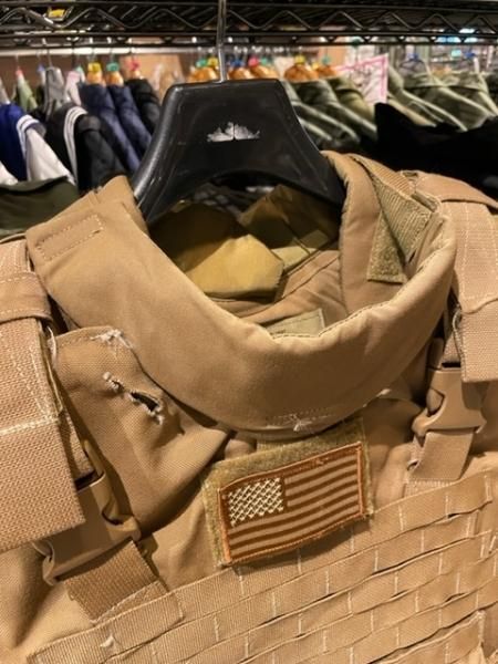 米軍放出品 ボディアーマーベスト 防弾ベスト IMPROVED ARMOR 米軍放出品 ボディアーマーベスト 防弾ベスト IMPROVED ARMOR