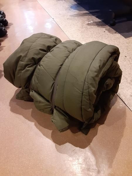 米軍放出品 スリーピング・バッグ 寝袋 INTERMEDIATE COLD(寒地用) 米軍放出品 スリーピング・バッグ 寝袋 INTERMEDIATE COLD(寒地用)