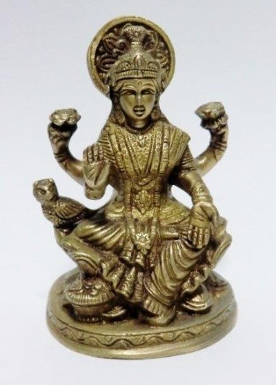 富と繁栄を司るラクシュミー女神の置物