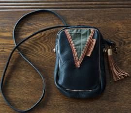 Goad Leather mini shoulder pouch<img class='new_mark_img2' src='https://img.shop-pro.jp/img/new/icons13.gif' style='border:none;display:inline;margin:0px;padding:0px;width:auto;' />