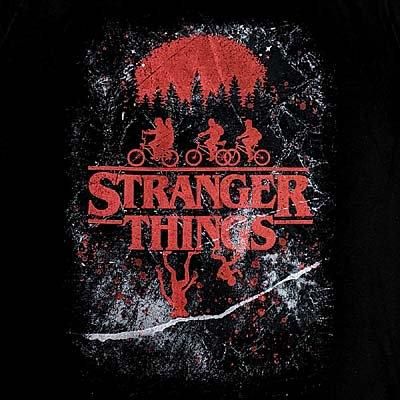 ストレンジャー・シングス ビンテージポスター Tシャツ - ゲームと映画