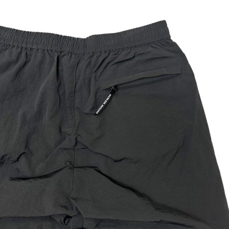 BOILER ROOM（ボイラールーム）のCONVERTIBLE PANTS（コンバーチブルパンツ）が入荷。 ・海外限定・国内未発売モデル。