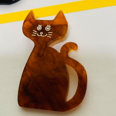 ニャンコブローチ 茶色猫