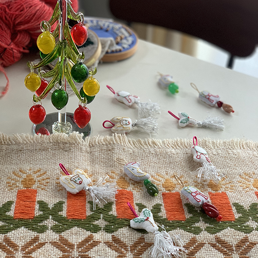 クリスマスオーナメント 刺繍と手紙 クロヤギシロヤギ