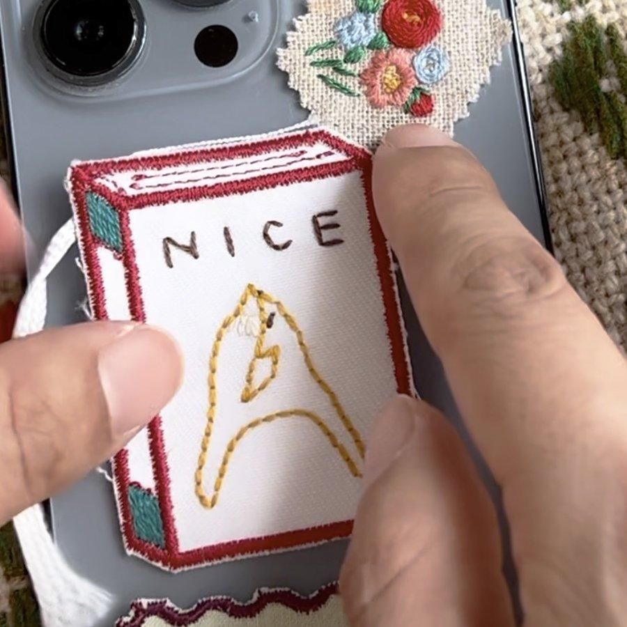 刺繍付け下げ　保管品　うっすらやけあり ワッペンフレームの通販 | 刺繍して本の形のワッペンを作ろう