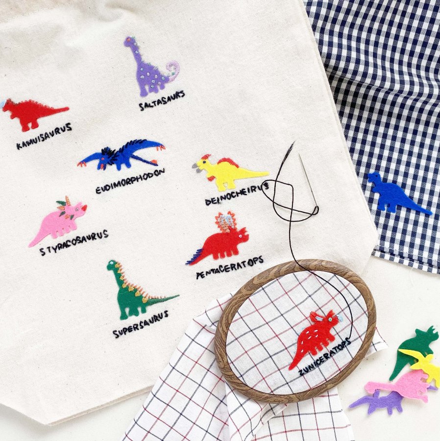 可愛い 恐竜  ダイナソー 刺繍アイロンワッペン  4枚セット - 3