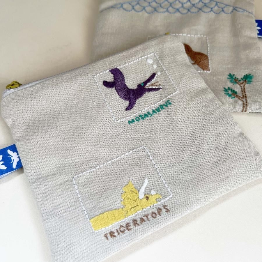 刺繍ポーチキットの通販 | 恐竜のおうちポーチ | クロヤギシロヤギ