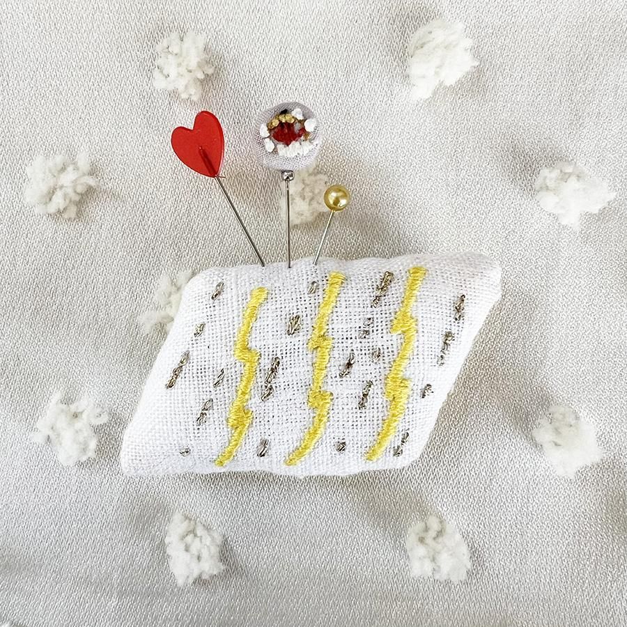 まち針,ピンクッションの通販 | 縁起物ピンクッション_刺繍