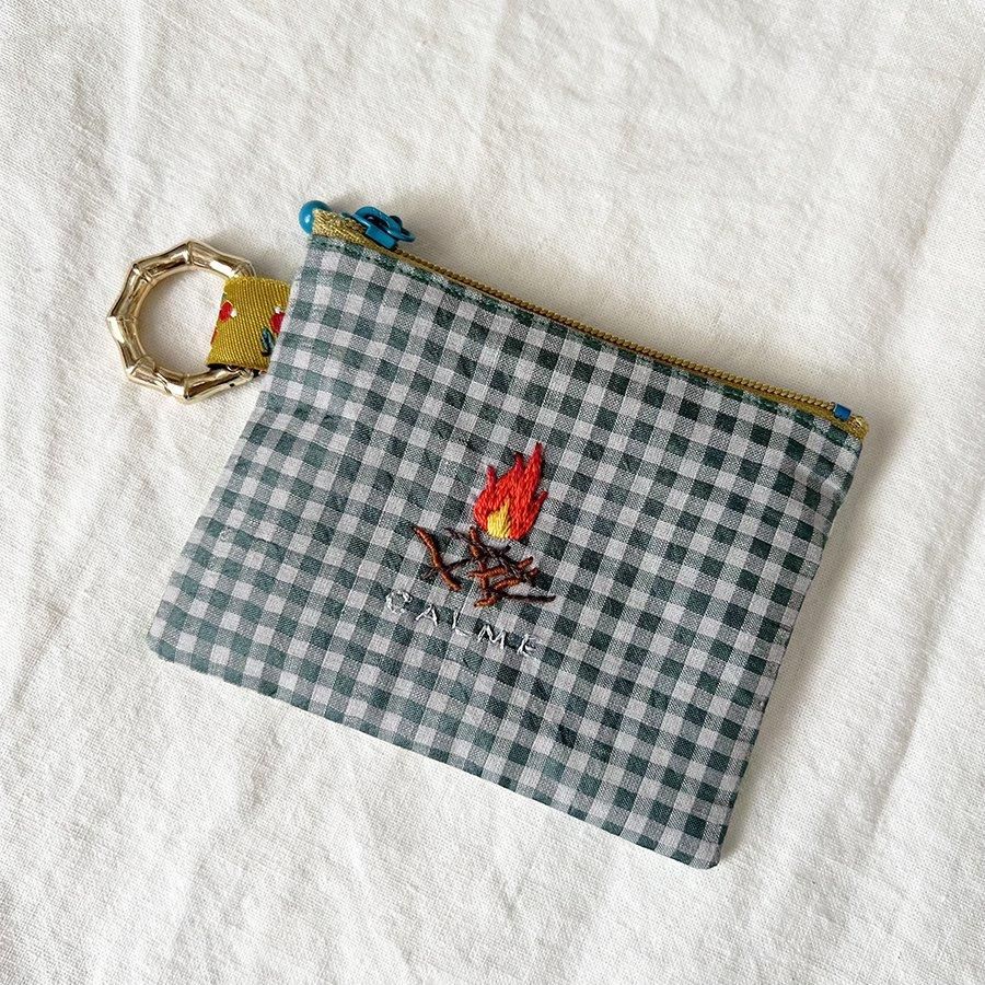 手刺繍ポーチの通販 | ぶらさげられる刺繍のミニポーチ