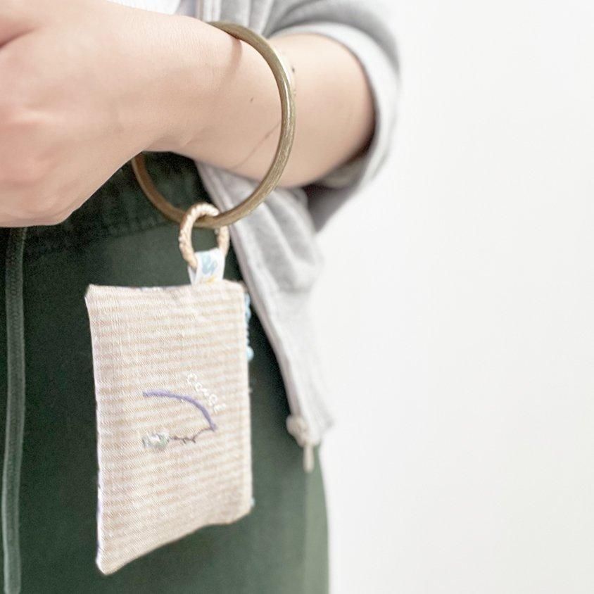 手刺繍ポーチの通販 | ぶらさげられる刺繍のミニポーチ 手刺繍ポーチの通販 | ぶらさげられる刺繍のミニポーチ