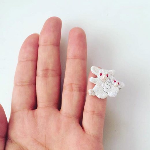 手刺繍イヤークリップの通販 コアラの親子アルビノ クロヤギシロヤギ 手刺繍イヤークリップの通販 コアラの親子アルビノ クロヤギシロヤギ