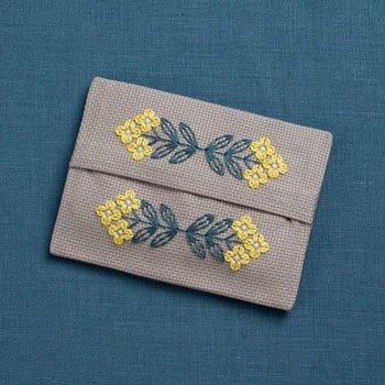 専用　刺繍　ポケットテッシュケース　ハンドメイド♪ 刺繍ハンドメイド ポケットティッシュケース - メルカリ