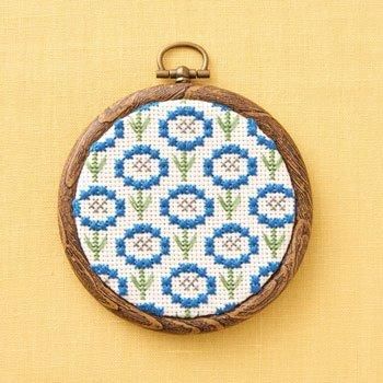 コスモ 刺繍キット プチフレームの壁飾り ブルーフラワー No