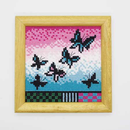 オリムパス 刺繍キット クロスステッチ 木製フレーム付 市松と黒蝶 