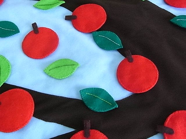 布の絵本キット りんごのタペストリーキット （原作:すずらん文庫） の参考画像1