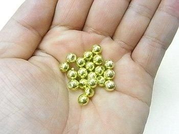 クリーム色の装飾的なマントルピース DIY】xixkox beads 🌼🪡小さな秋桜のブレスレット