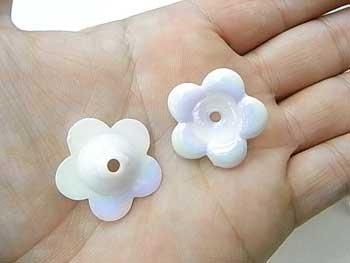 ニューフラワービーズ 25mm col.11 オーロラ 乳白色