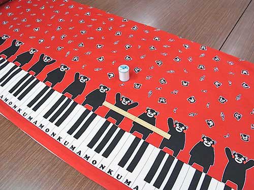 ■廃番■ ゆるキャラ くまもん生地 赤 ピアノ・音符 の参考画像1