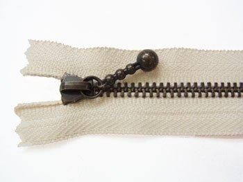 YKK 3GKB 玉付きファスナー 15cm アンティークゴールド col.571 薄ベージュ