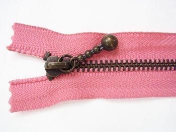 YKK 3GKB 玉付きファスナー 15cm アンティークゴールド col.515 濃ピンク
