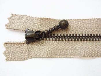 YKK 3GKB 玉付きファスナー 25cm アンティークゴールド col.572 ベージュ